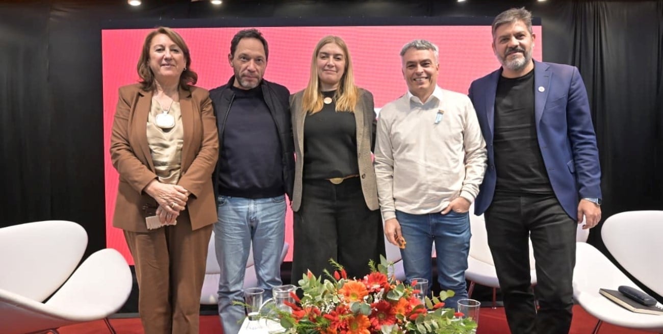 El Partido Socialista impulsa una alternativa para 2027 con consenso de un amplio arco opositor
