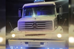 Conducía un camión alcoholizado, agredió a los policías y fue detenido.