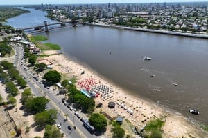 Bella postal aérea de la Costanera Este, la Setúbal y la ciudad de fondo. Foto: Fenando Nicola