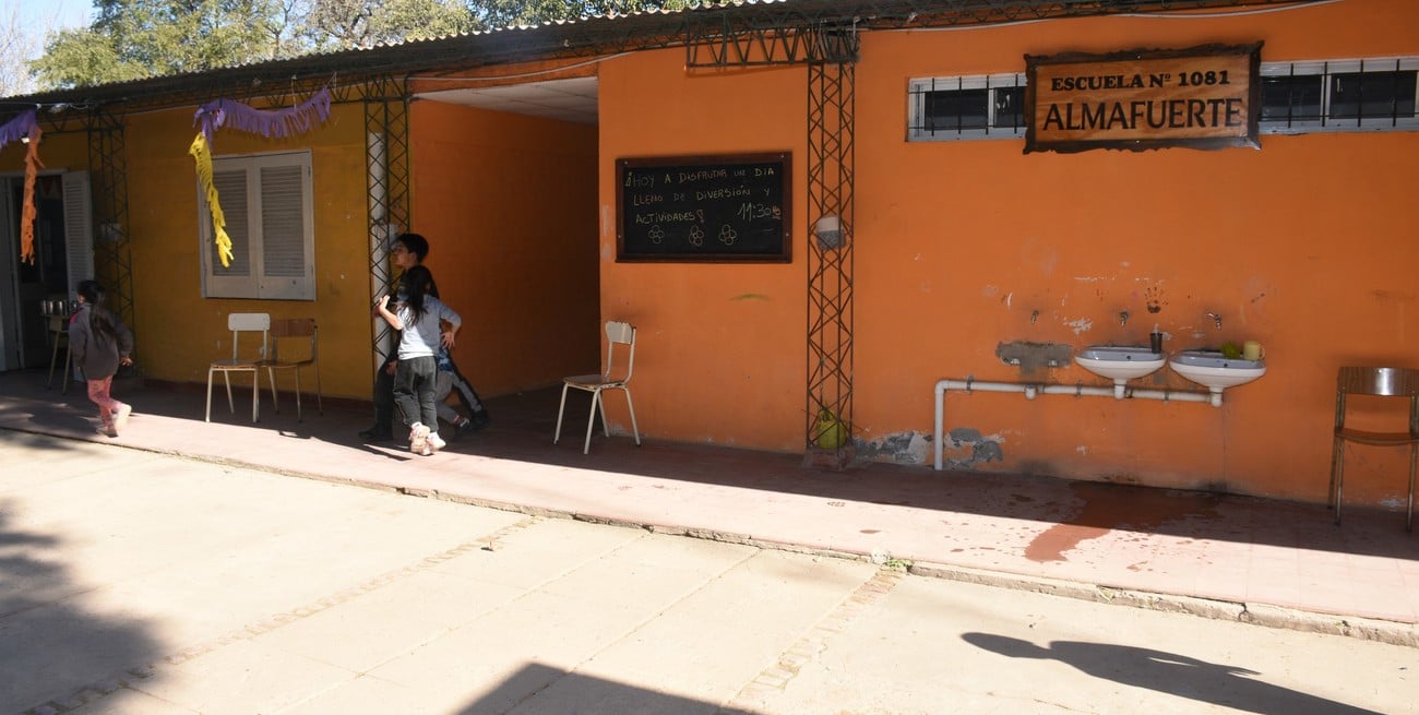 Una escuela de Alto Verde pide calzados, medias y caloventores para sus 130 alumnos
