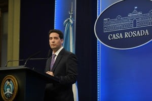 Reestructuración del gabinete con la publicación de dos decretos en el Boletín Oficial.