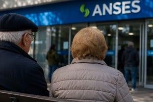 Los jubilados y pensionados que cobran a través de la Administración Nacional de la Seguridad Social (Anses)