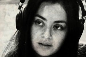 Luego del enorme impacto de “Brat” en 2024, Charli decidió iniciar una etapa más cercana a sonidos analógicos, con mayor presencia de guitarras y menos procesamiento digital. Foto: Gentileza Warner Music