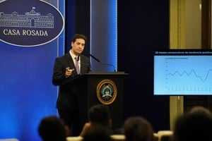 Adrián Ravier, flamante vocero presidencial, en la conferencia este martes. Crédito: Nación