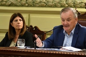 La presidenta de la Cámara de Diputados, Clara García, y el presidente provisional de la Cámara de Senadores, Felipe Michlig. Crédito: Guillermo Di Salvatore.