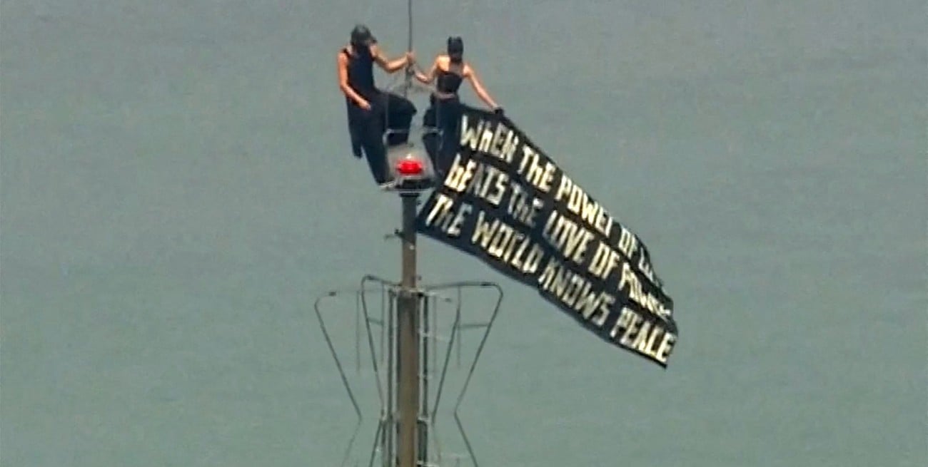 Estados Unidos: evacuaron el Empire State por dos personas que treparon la antena sin arneses