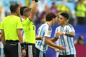 Thiago Almada se ganó un lugar en el 11 ideal de Scaloni.