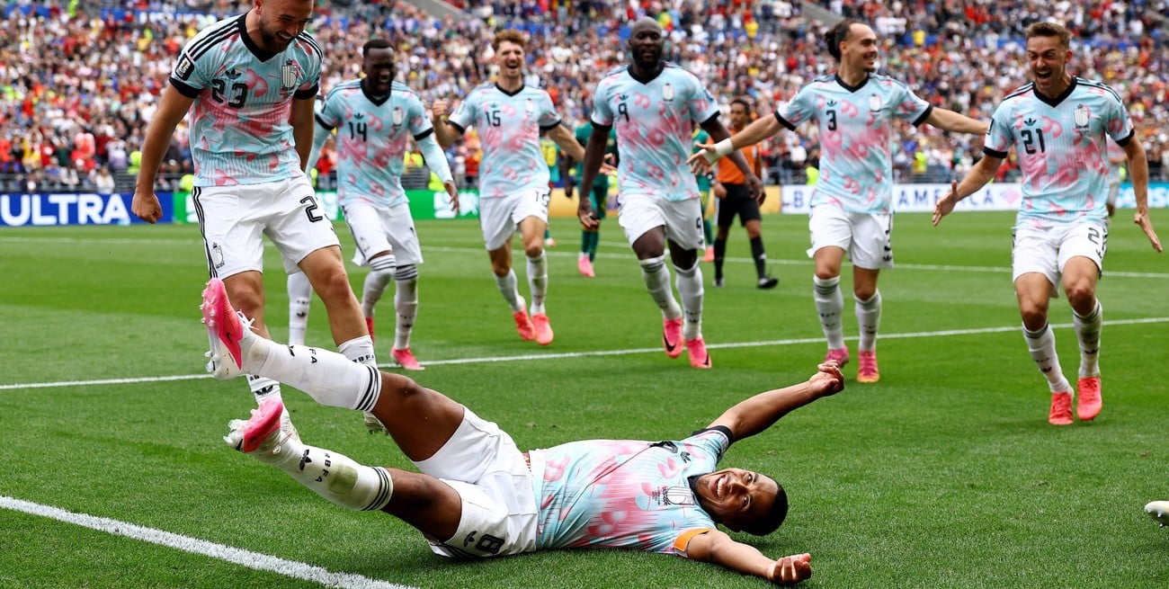Bélgica le ganó un partido increíble a Senegal y se instaló en los octavos de final del Mundial