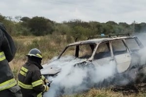 El incendio del vehículo no ocasionó lesionados. Foto: El Litoral