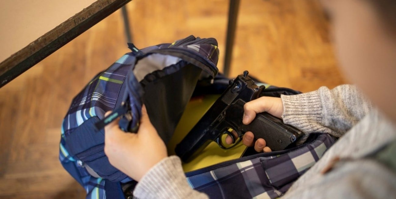 Un alumno llevó un arma a una escuela de Neuquén e hirió de un disparo a un compañero durante una clase
