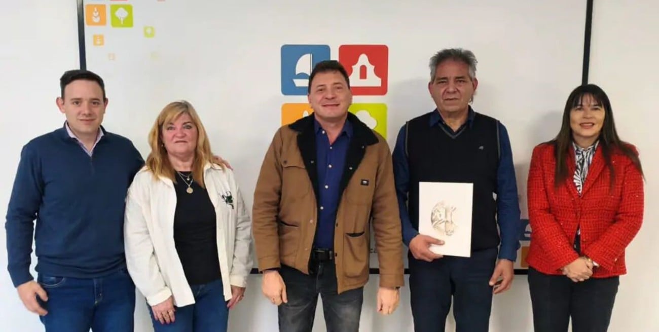 San Lorenzo reconoció la trayectoria cultural del músico y escritor Carlos Panario