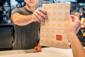 La renovación del restaurante forma parte del plan que McDonald's impulsa en todo el país para modernizar sus espacios e incorporar nuevas tecnologías, siempre con el objetivo de ofrecer una mejor experiencia a sus clientes.
