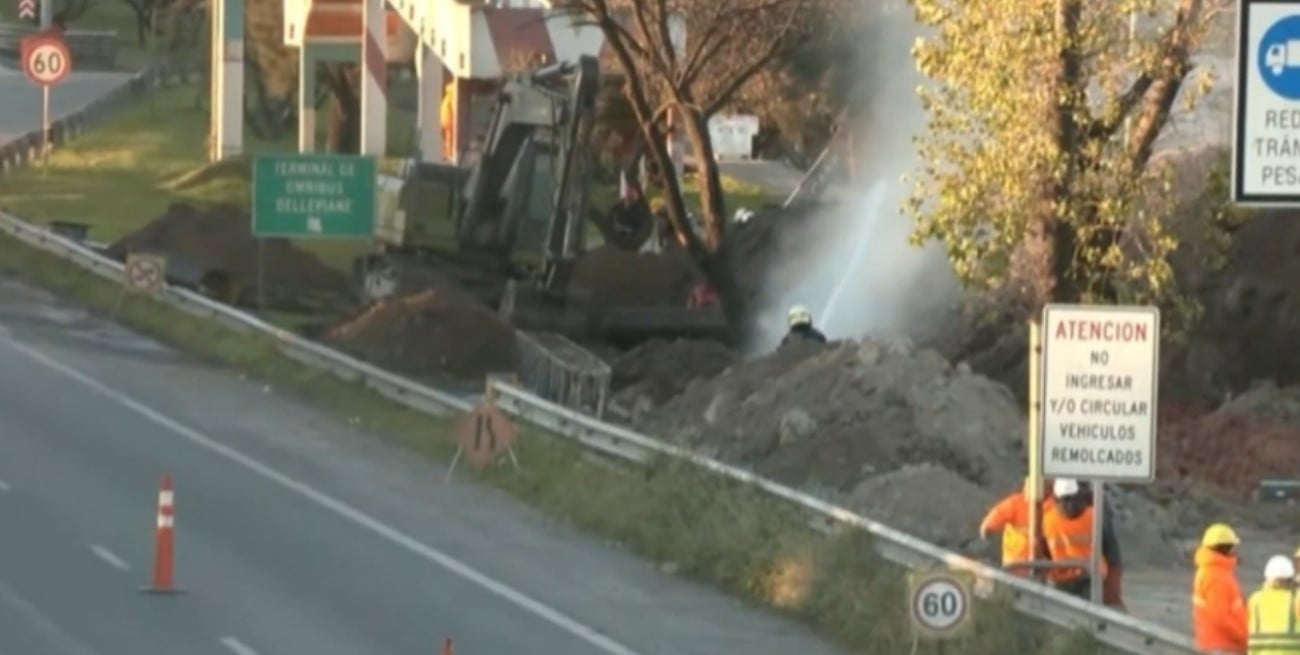 Buenos Aires: corte total en la autopista Dellepiane por una fuga de gas