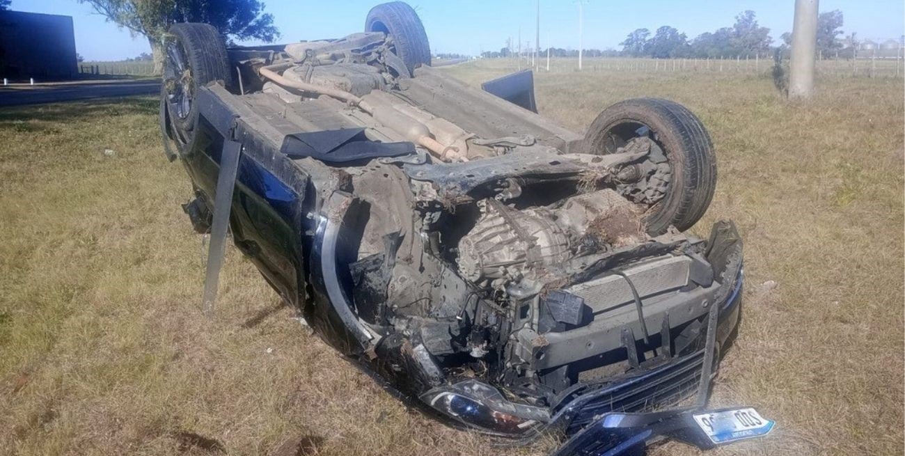 El futbolista Maizon Rodríguez volcó con su auto en Entre Ríos