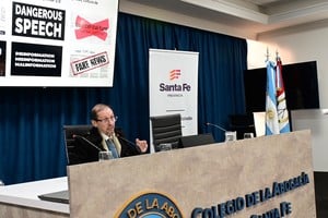 El académico cerró el ciclo "Consecuencias Jurídicas de los Discursos de Odio". Foto: Flavio Raina