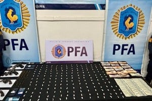 Algunos de los elementos incautados durante el operativo. Foto: PFA
