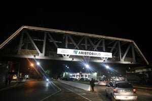 El puente es un ícono de la zona comercial norte de la ciudad. Manuel Fabatía.