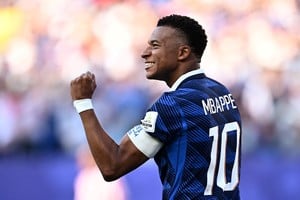 Kylian Mbappé convirtió de penal el gol que clasificó a Francia a los cuartos de final. Foto: Reuters.