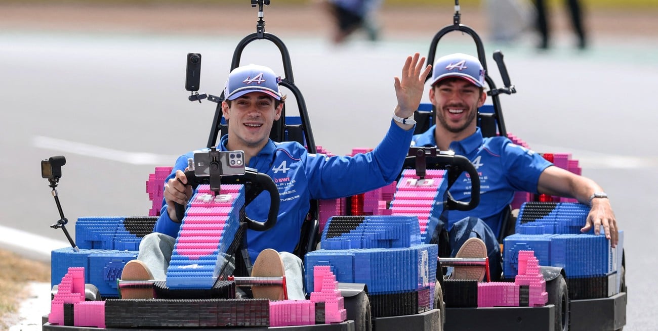 Con Colapinto, los pilotos sorprendieron con un desfile en autos de Lego antes de Silverstone