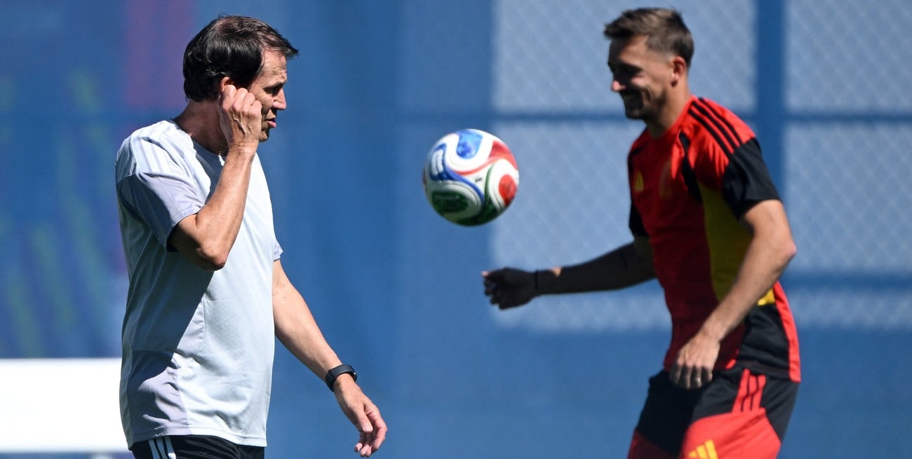 Rudi García ironizó sobre la habilitación de Balogun: "Pensé que era el Día de los Inocentes"