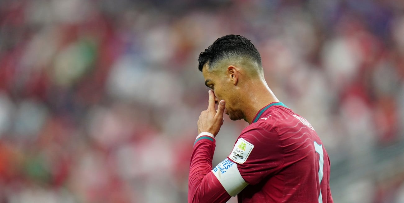 Ronaldo, desconsolado tras la eliminación de Portugal ante España en el Mundial