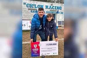 Carlos García, DT, y su hijo Felipe. Gentileza: Prensa C. Racing.