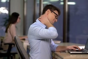 Reducir los períodos prolongados de sedentarismo e incorporar breves momentos de actividad física