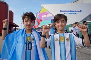 La camiseta argentina volvió a unir historias de fanáticos en el Mundial. Foto: Fernando Nicola.