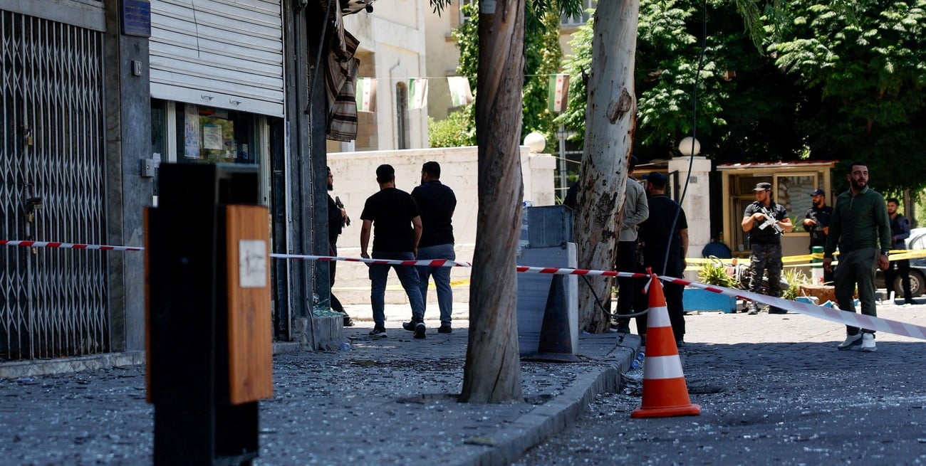 Siria: al menos 18 heridos tras explosiones cerca del hotel donde se hospedaba Macron