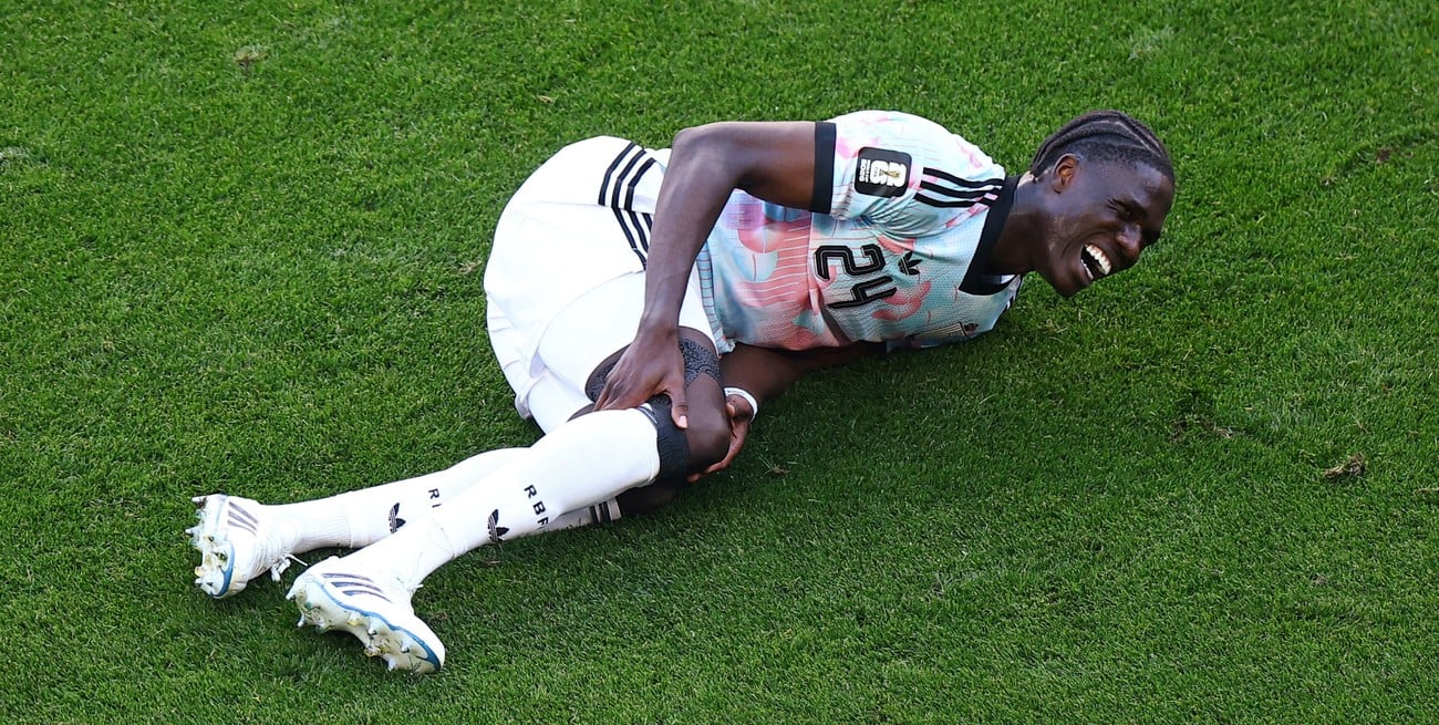Confirmado: Amadou Onana sufrió una rotura del ligamento cruzado y quedó fuera del Mundial 2026