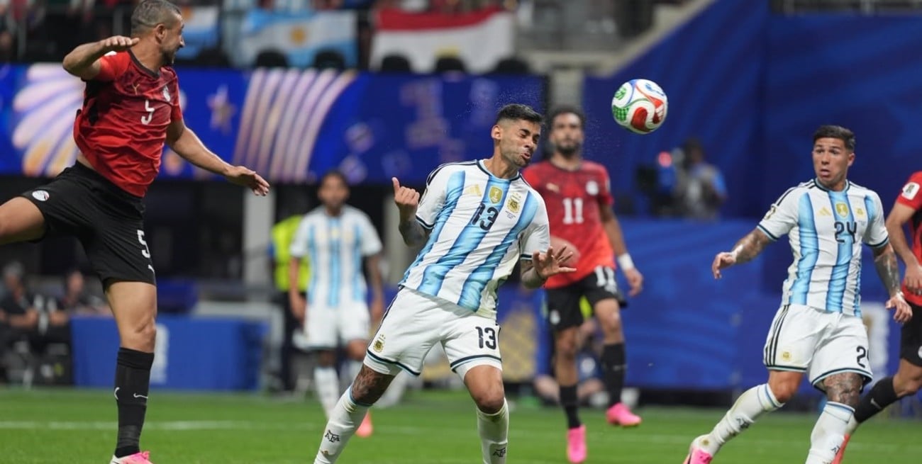 Ayala tuvo que reemplazar a Scaloni en la entrevista post partido y se emocionó