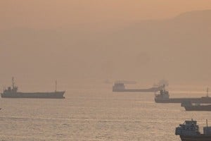 Ataques contra tres embarcaciones comerciales que navegaban por el estrecho de Ormuz