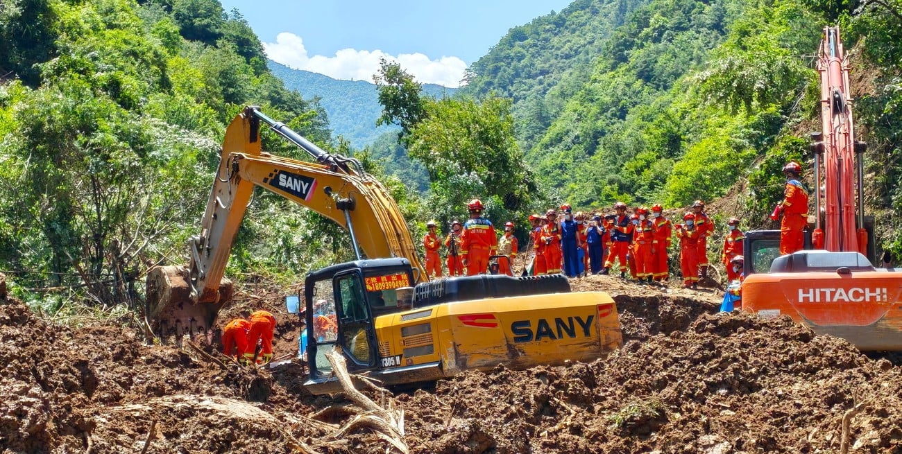 Al menos 21 personas murieron por un desprendimiento de tierra en China