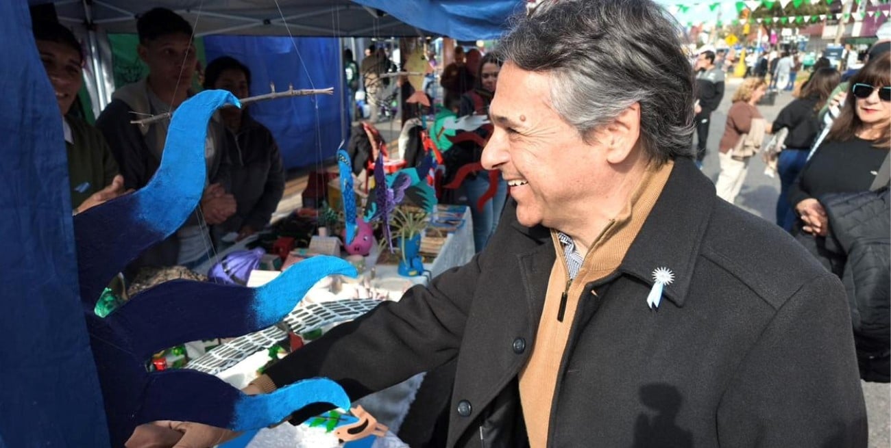 Diego Giuliano recorrió la ciudad de Santa Fe por el 9 de Julio y alertó por la crisis productiva