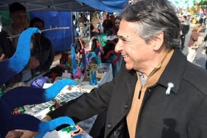 Diego Giuliano recorrió la ciudad de Santa Fe por el 9 de Julio.