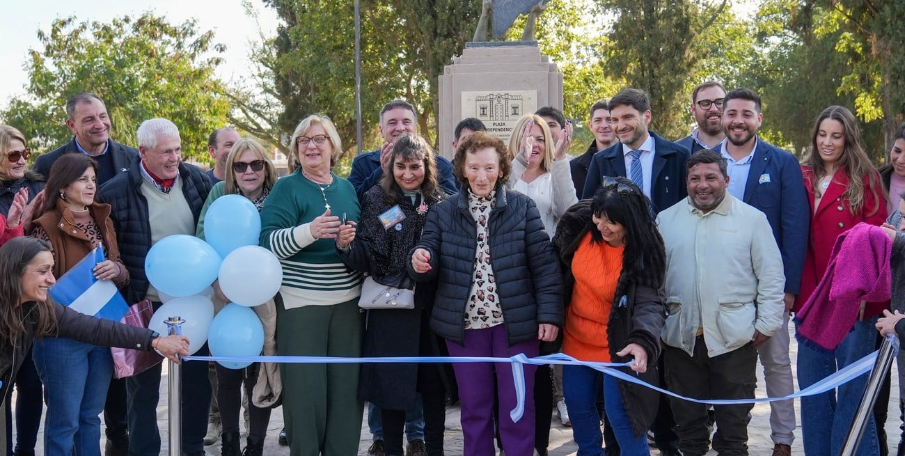 Quedó inaugurada la remodelación integral de la Plaza Independencia de Ceres