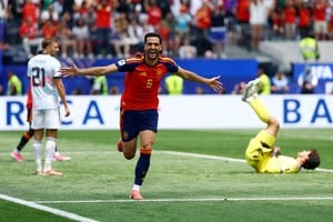 El festejo de Mikel Merino tras el gol agónico. REUTERS/Kai Pfaffenbach