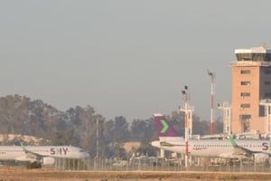 Las operaciones concluyeron sin heridos y los pasajeros pudieron descender con normalidad.