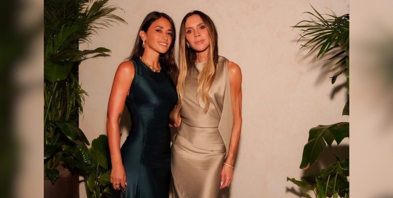 Antonela Roccuzzo deslumbró junto a Victoria Beckham en un exclusivo evento de moda
