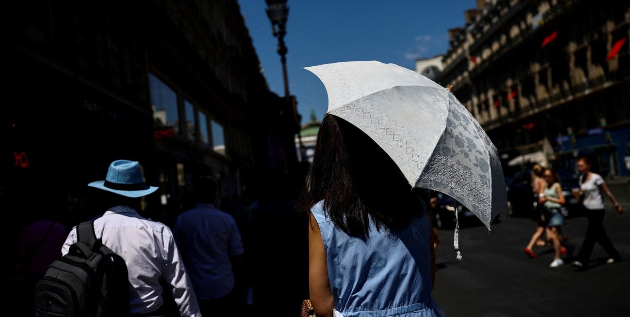 Francia: la Torre Eiffel y los grandes museos adelantan el cierre por una histórica ola de calor