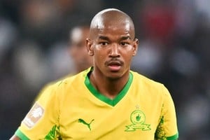 El mediocampista vistió la camiseta de Bafana Bafana.