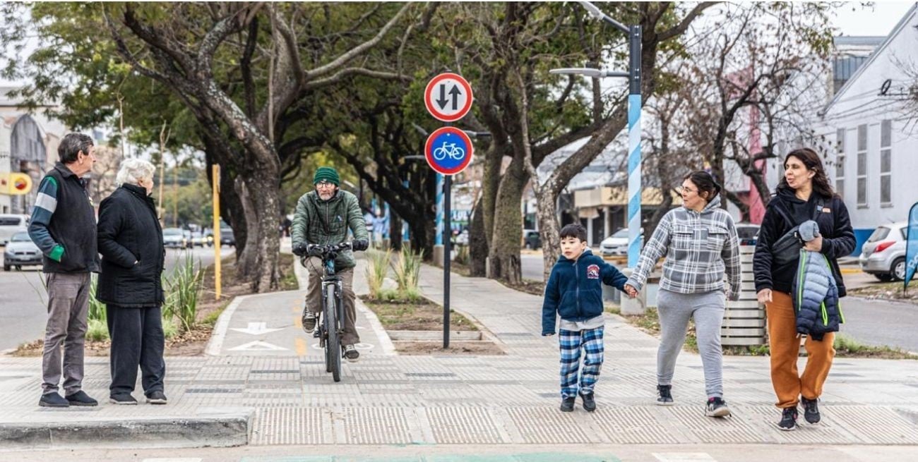 Pullaro inauguró la renovación de Aristóbulo del Valle y destacó la inversión en obra pública