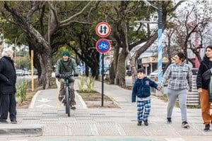 La obra incorporó nuevas sendas peatonales, ciclovías, iluminación LED y espacios de encuentro para los vecinos.