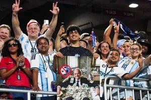 La gente ve el fútbol como un gran negocio. Sin dudas que el éxito económico de este torneo será fenomenal, pero en lo deportivo se está dando una definición apasionante y de alta intensidad.