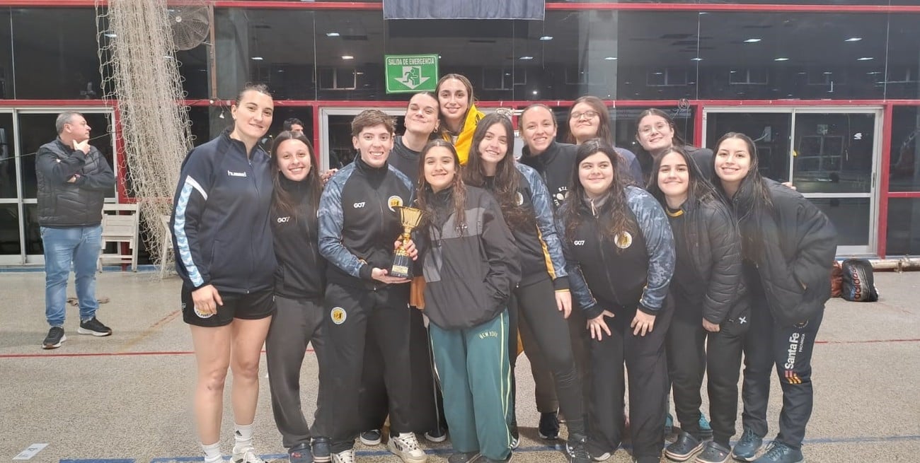 Las chicas de I.L. Peretz se coronaron en la finalísima handball tras vencer a Independiente de Santo Tomé