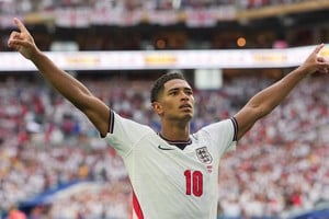 La preocupación de Inglaterra: Bellingham arrastra una molestia en el hombro antes del duelo con Argentina