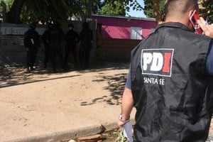 Agentes de la PDI trabajaron en la escena del suceso. 
