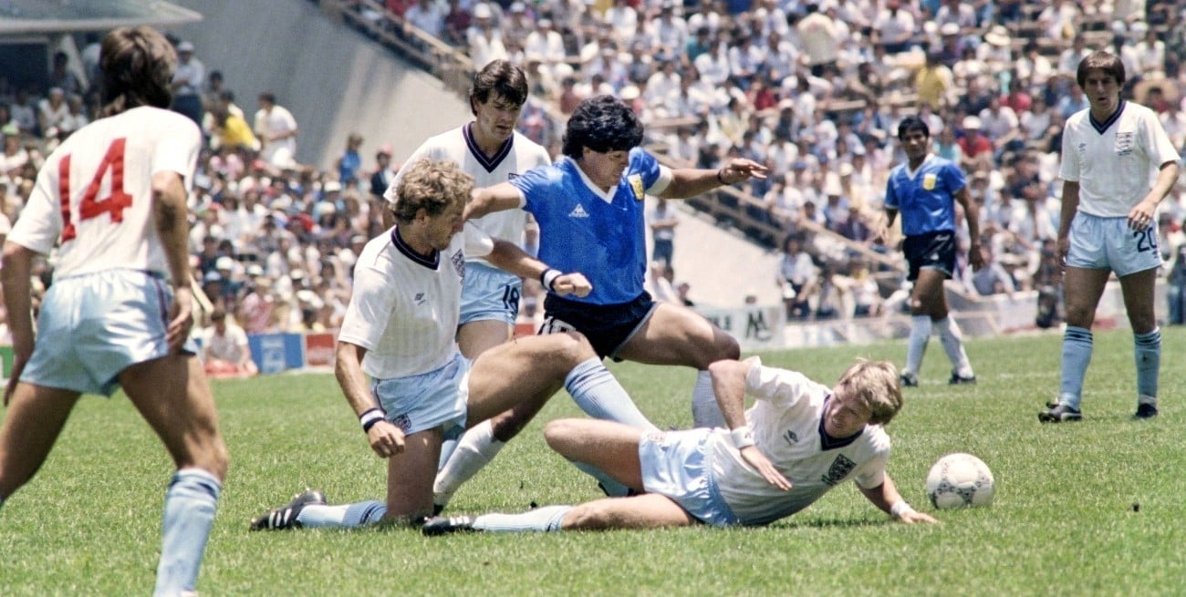 Maradona y la camiseta azul: la historia detrás de esa tarde contra Inglaterra