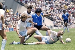 Diego Maradona inmortalizó la camiseta azul con sus dos goles ante Inglaterra en México 1986.