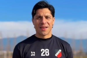 Deportivo Maipú oficializó el regreso de Enzo Pérez tras 24 años.